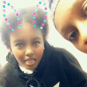 Meet your Posher, Yesi